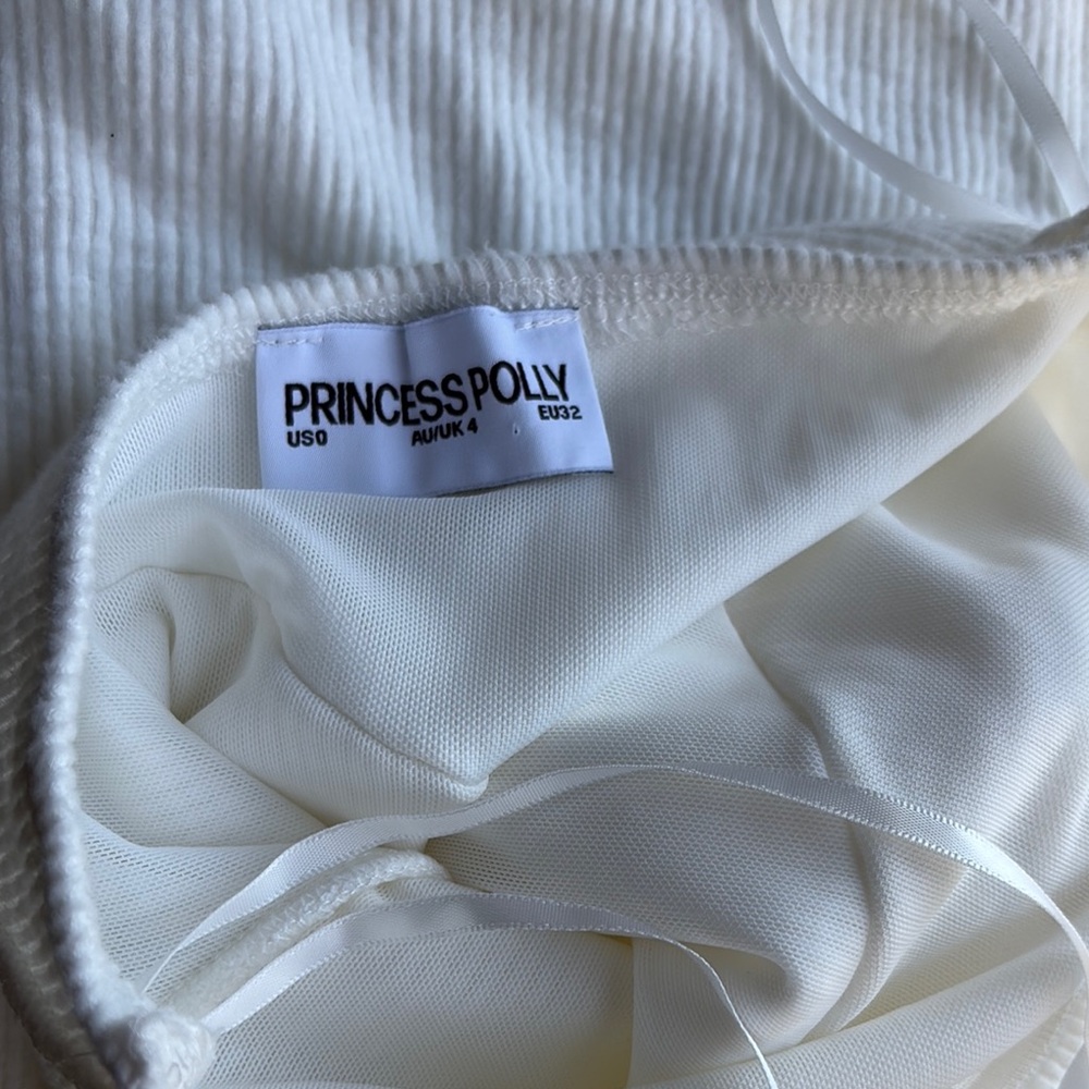 Princess Polly white knit body con dress. Size 0 - Picture 5 of 6